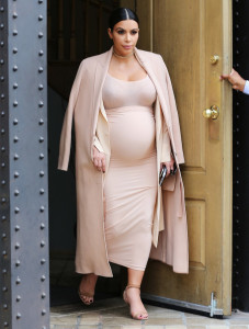 Woodland Hills, CA - Pregnant Kim Kardashian exiting Villa Restaurant after filming with Caitlyn Jenner and sister Kourt.    AKM-GSI        October 27, 2015 To License These Photos, Please Contact : Steve Ginsburg (310) 505-8447 (323) 423-9397 steve@akmgsi.com sales@akmgsi.com or Maria Buda (917) 242-1505 mbuda@akmgsi.com ginsburgspalyinc@gmail.com