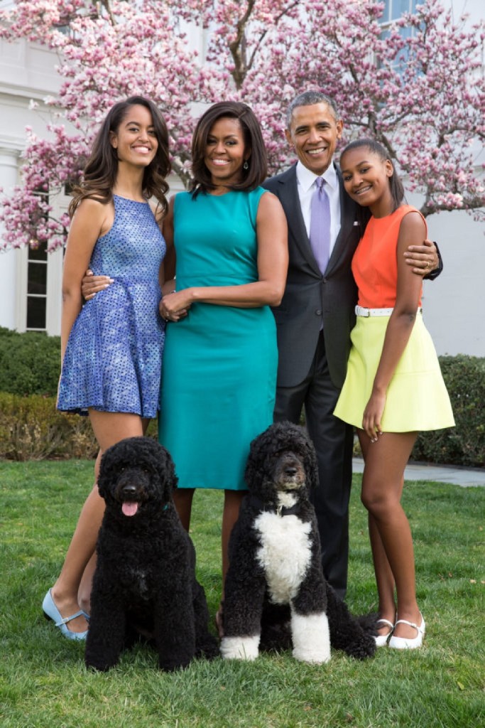 the-obama-family-and-dogs1 resize