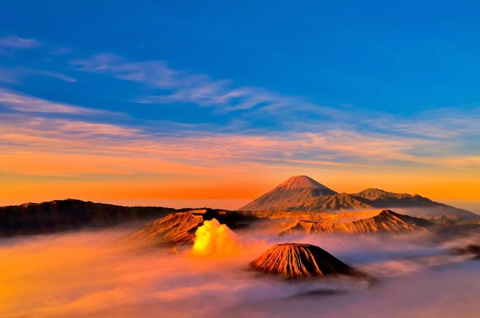 Pesona Sunrise Dari Puncak Gunung Bromo | Smartmama