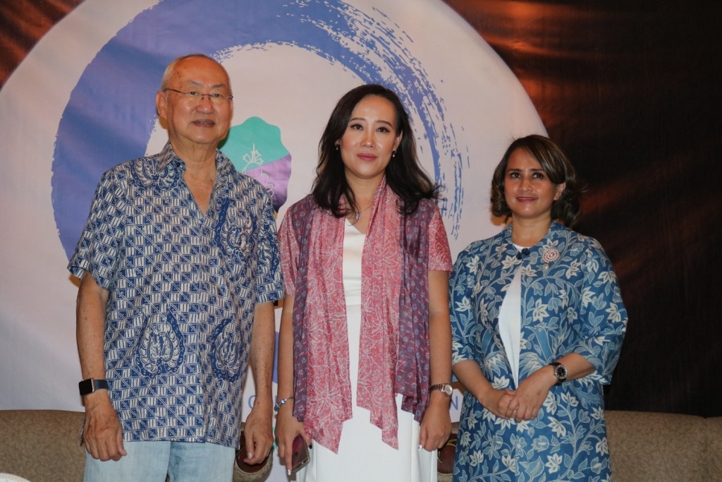 William Wongso - Pakar kuliner dan Brand  Ambasador Zen Tableware, Vivi Anggara - Managing Director Indo Porcelain, dan Santhi Serad - Ketua ACMI.