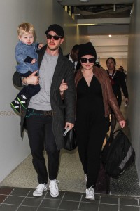 Pregnant-Ginnifer-Goodwin-and-Josh-Dallas-depart-LAX-with-their-Son-Oliver