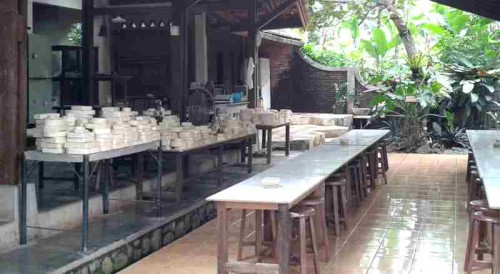 Wisata Keramik di Rumah Tanah Baru F.Widayanto  Smartmama